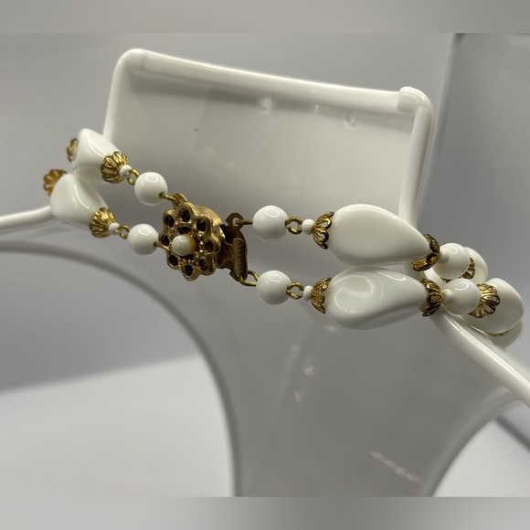 Vintage Double Strand Gold Tone and Shiny White Opaque Beads Necklace - Picture 9 of 10